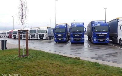 Preşedintele Asociaţiei Patronale a Transportatorilor „Europa 2002” (APTE 2002), Adrian Pop, a declarat luni, pentru AGERPRES, că firmele din domeniu se confruntă cu „o gravă problemă” privind ocuparea posturilor de şoferi existente, ceea ce afectează livrările de mărfuri.